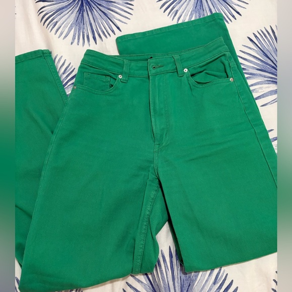 Green Jeans - Picture 3 of 5